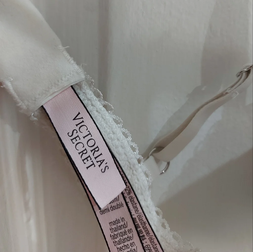 Victoria's Secret | Dream Angels Lined Demi Bra - Picture 5 of 12